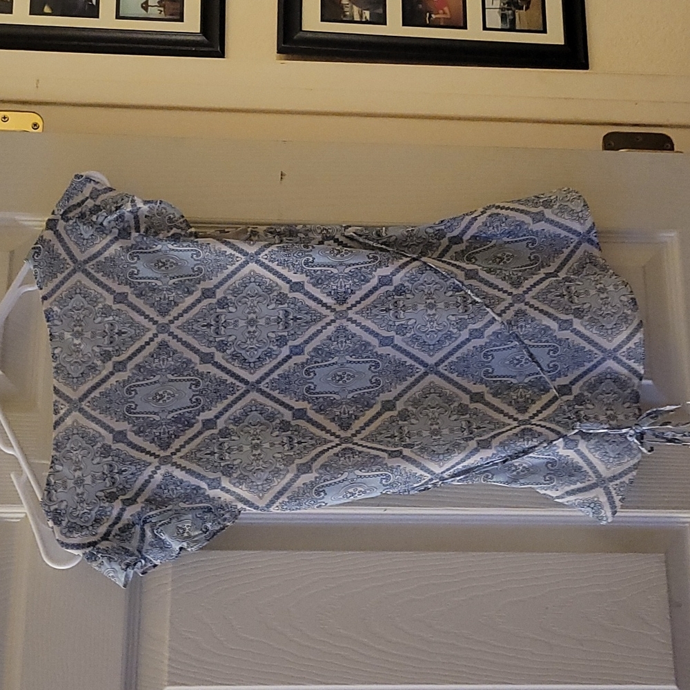 Top - Picture 2 of 2